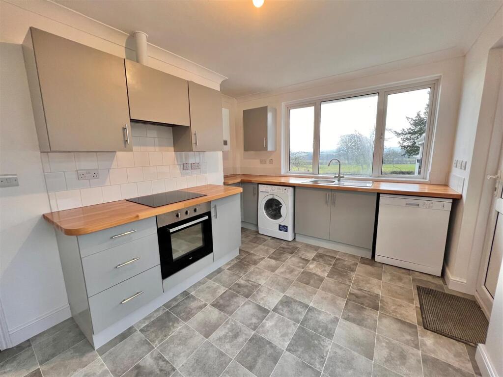 Kitchen 2.jpg