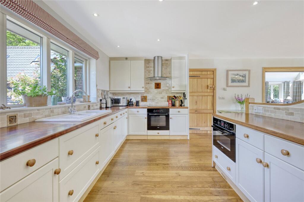 Kitchen/Breakfast Rm