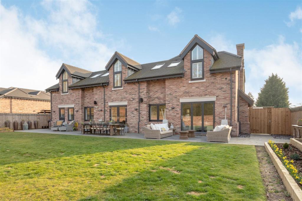 8496165-exterior24.jpg