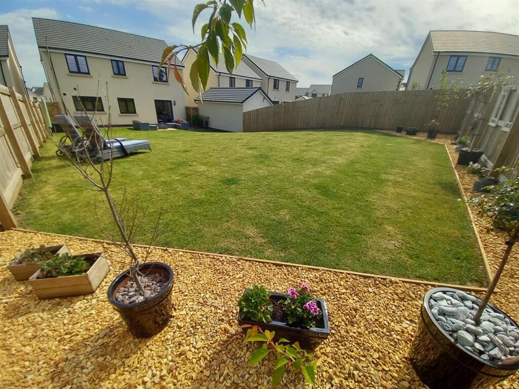 14 Cross Park Best garden.jpg