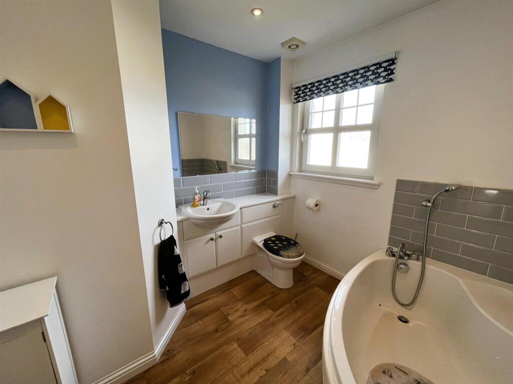 FAMILY BATHROOM