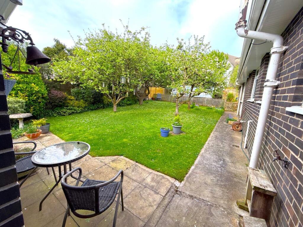 8.5 - rear garden.jpeg
