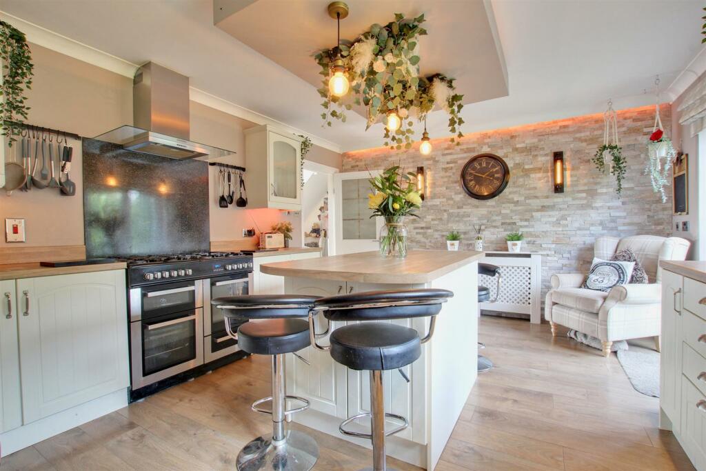 BREAKFAST KITCHEN