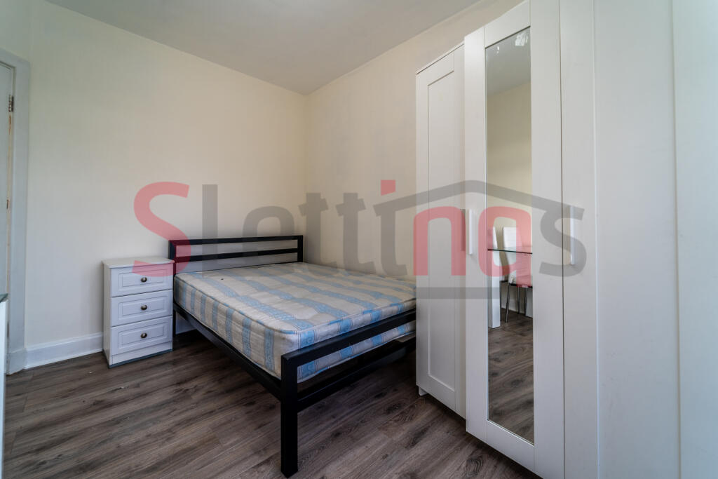 9 Kennyland Court, NW4 3LU