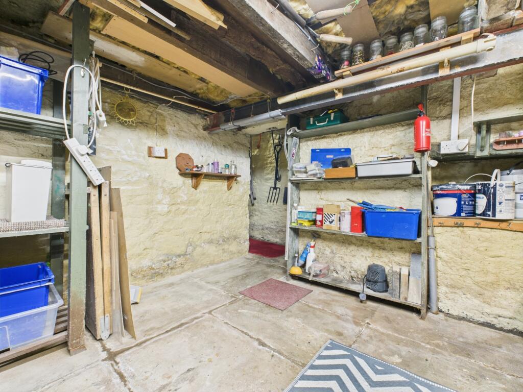 CAM03729G0-PR0108-STILL002