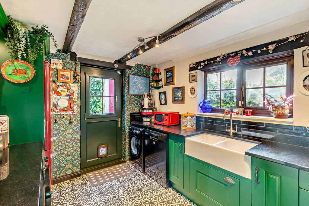 8618200-interior1...