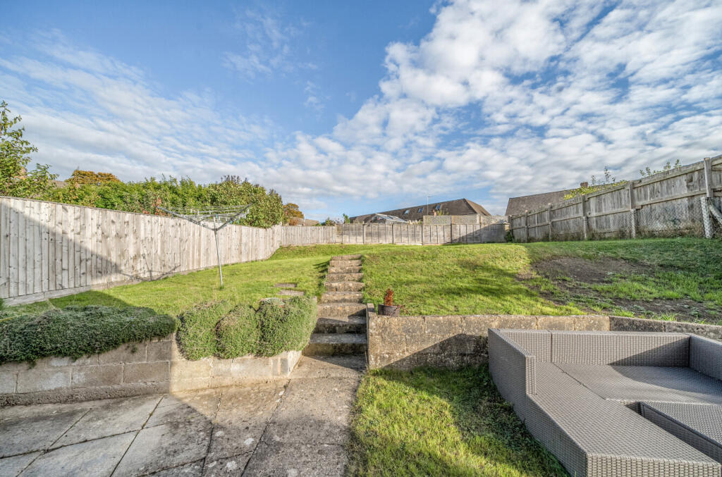 1348839-4-68d2d35...