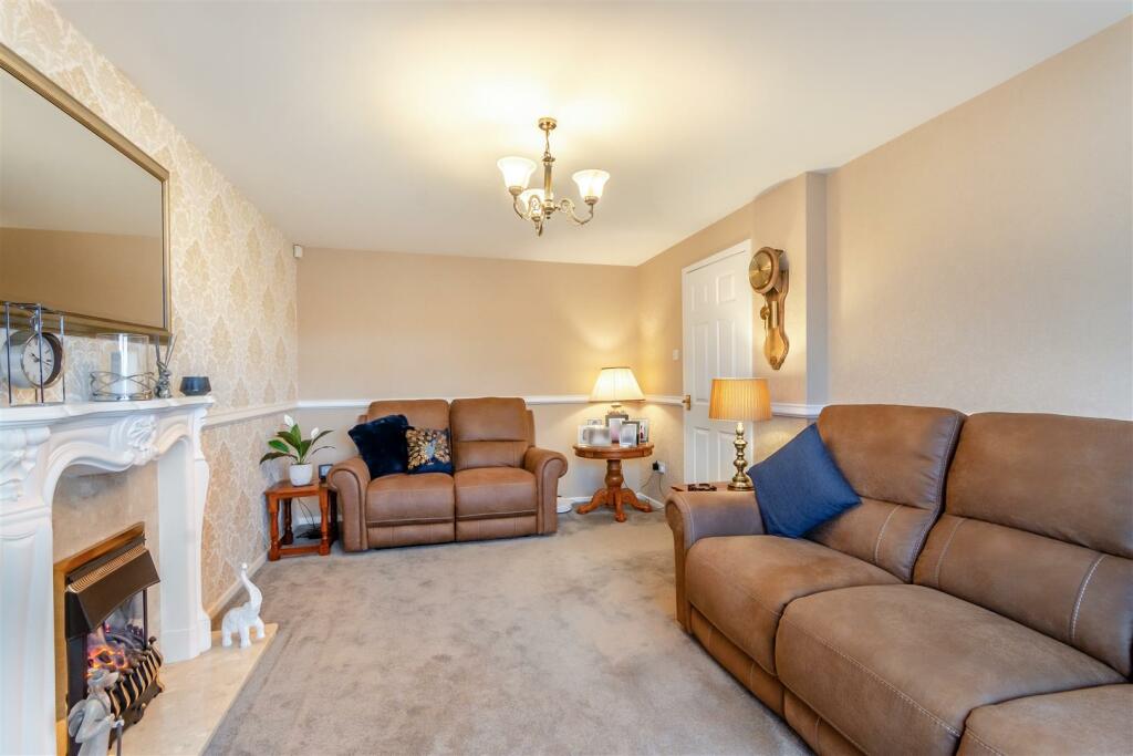 8583379-interior24.jpg