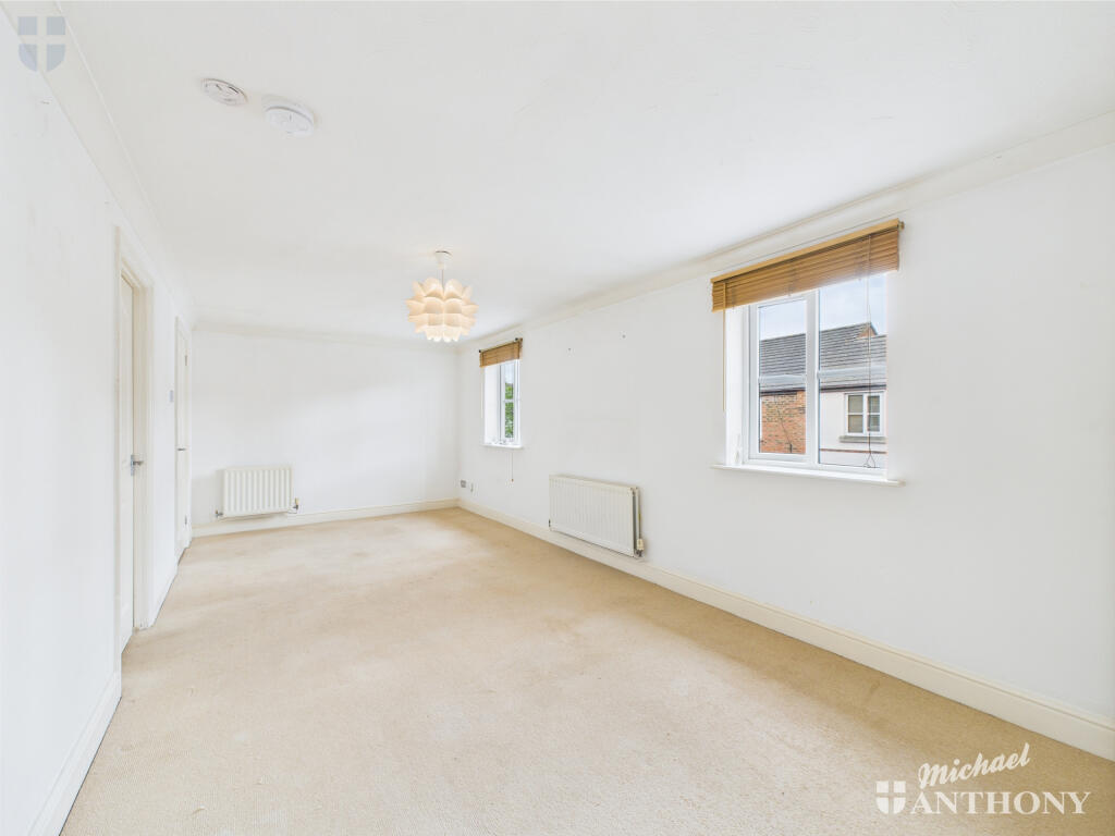 CAM03218G0-PR0652-STILL003