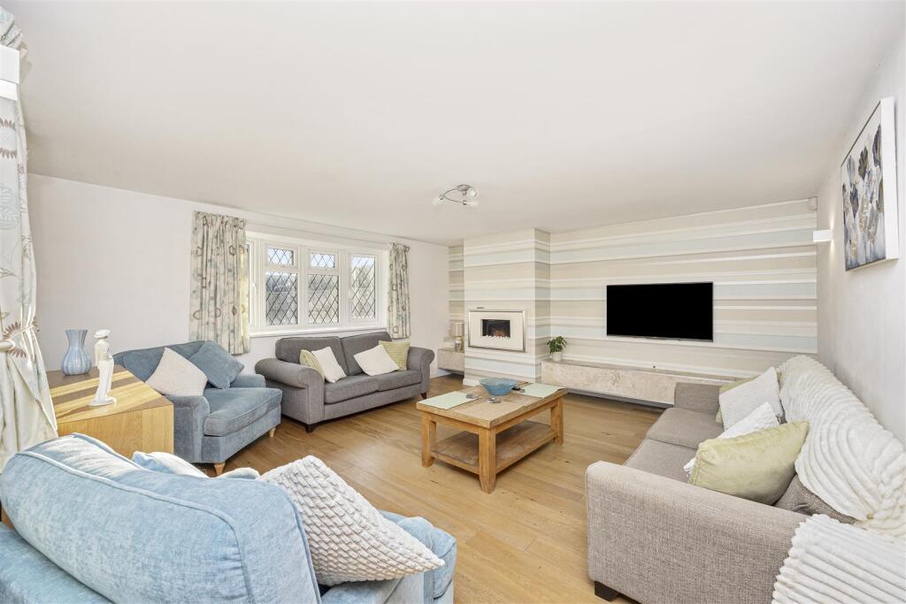 Courtlands Close 8-017.JPG