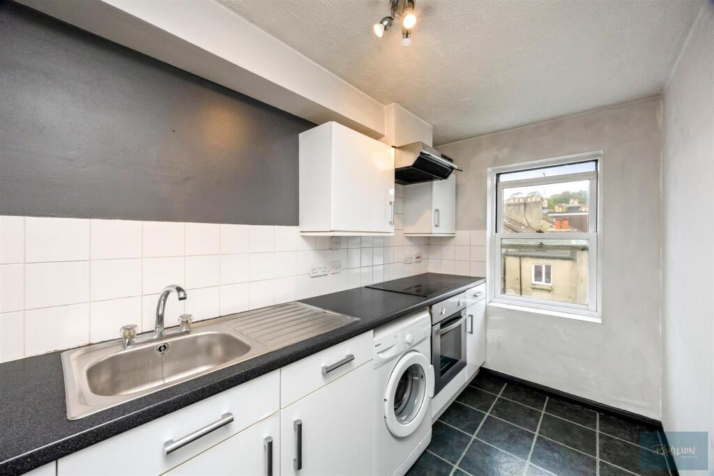 Park Crescent Place, Marlow Court 6_006.JPG