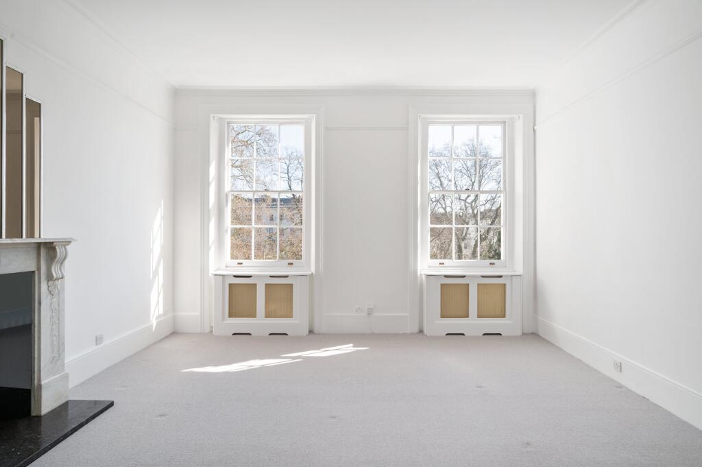 Warwick Square,19B-P