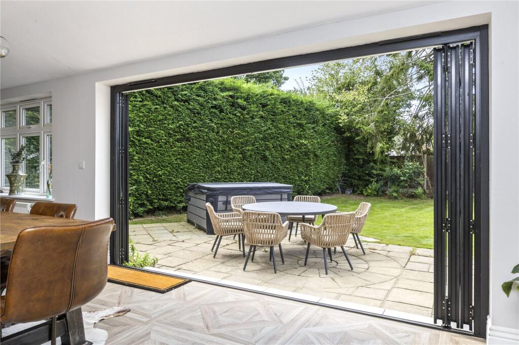 Dining Room/Garden