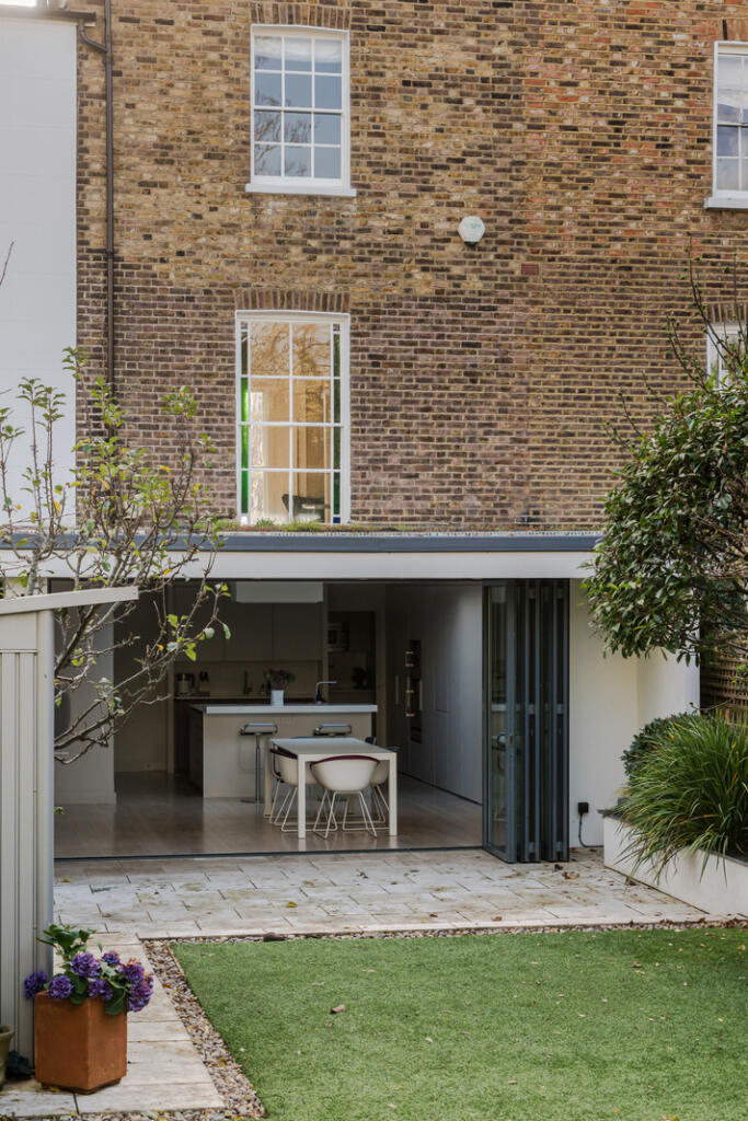 322545 - 98 Buckingham Road-44.jpeg