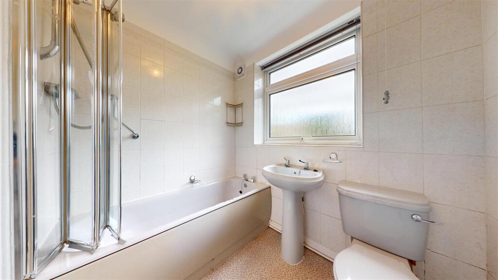 Longwood Close Bathroom