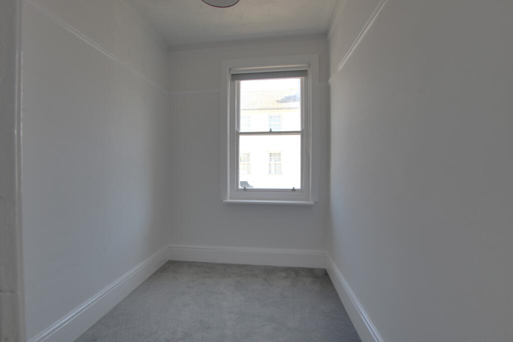 6 BED 2.jpg
