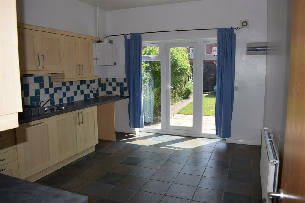 30 Balfour Kitchen.jpg