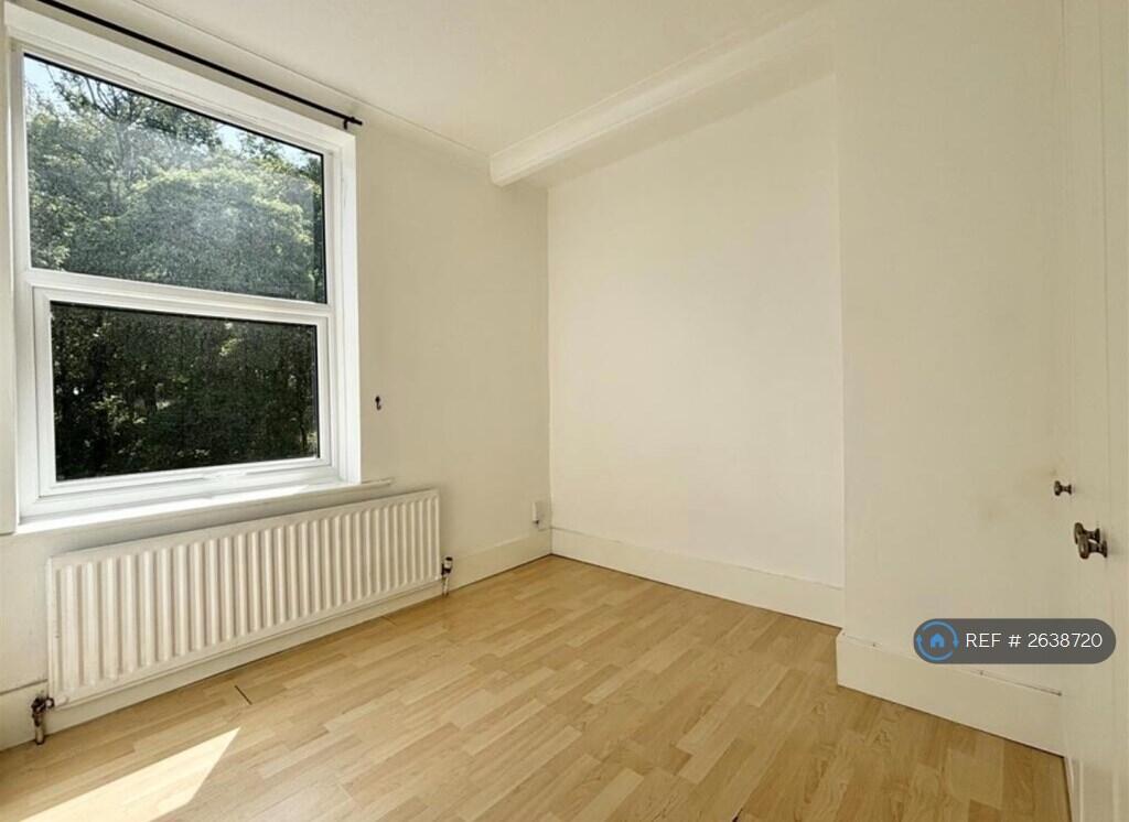 Main Bedroom (Front Of Property)