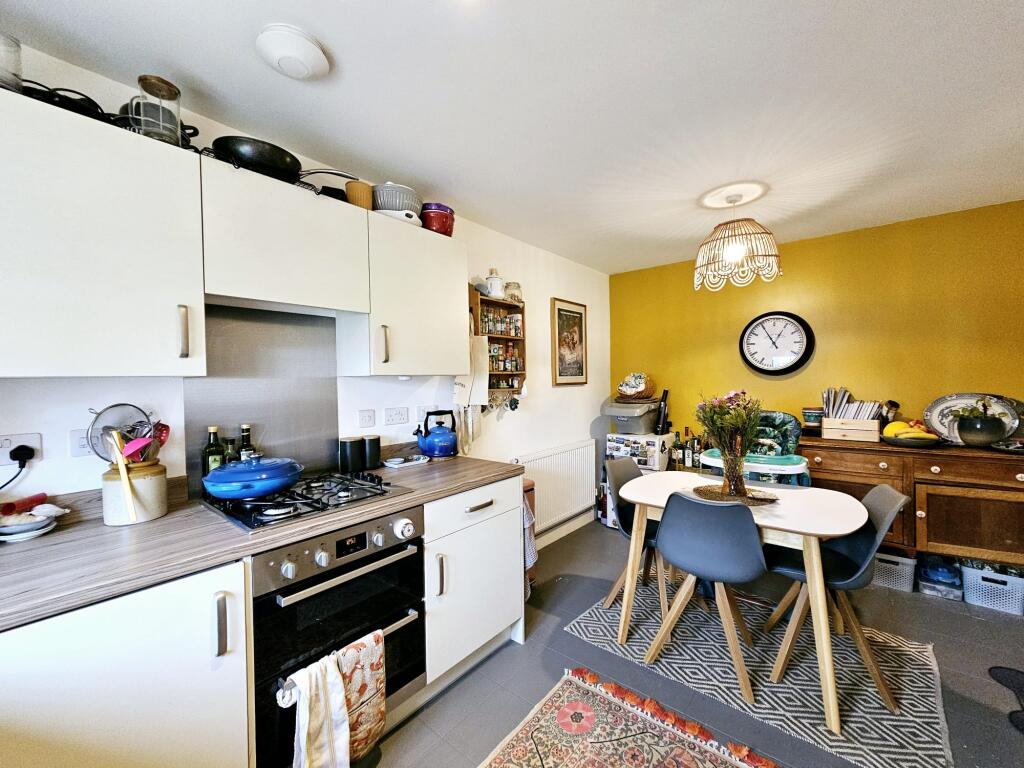 dfd6ade4-305c-43cc-8e24-5180c70c57b1