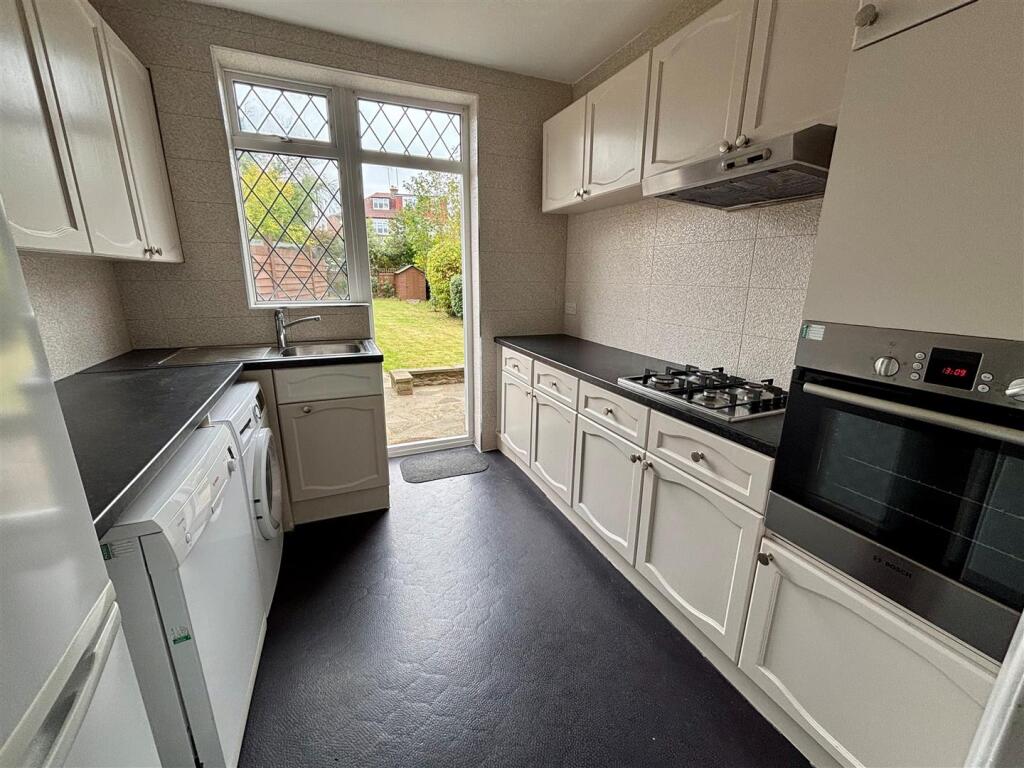Kitchen 1.jpg