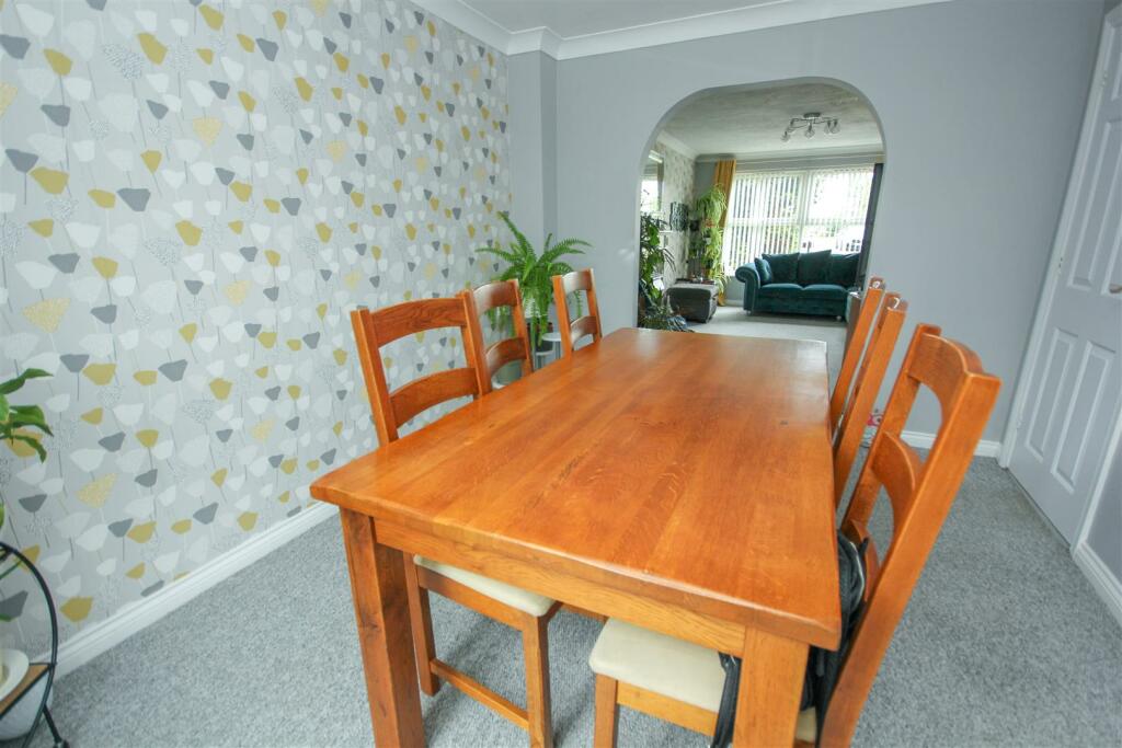 Dining Area.jpg