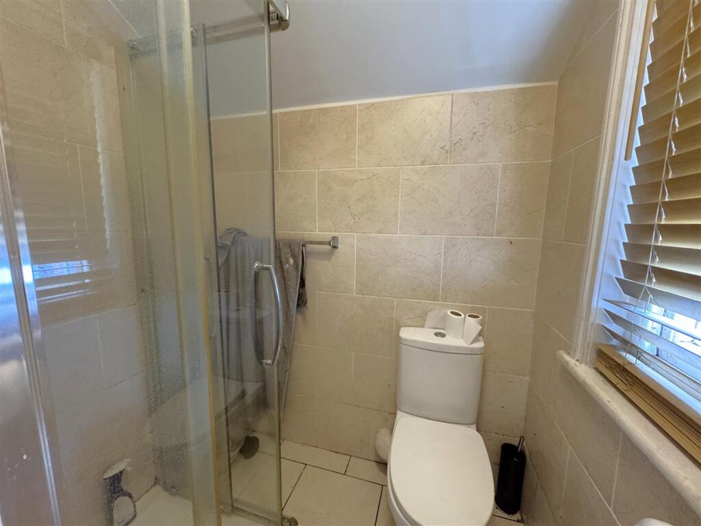 Flat 7 Shower Room.jpeg