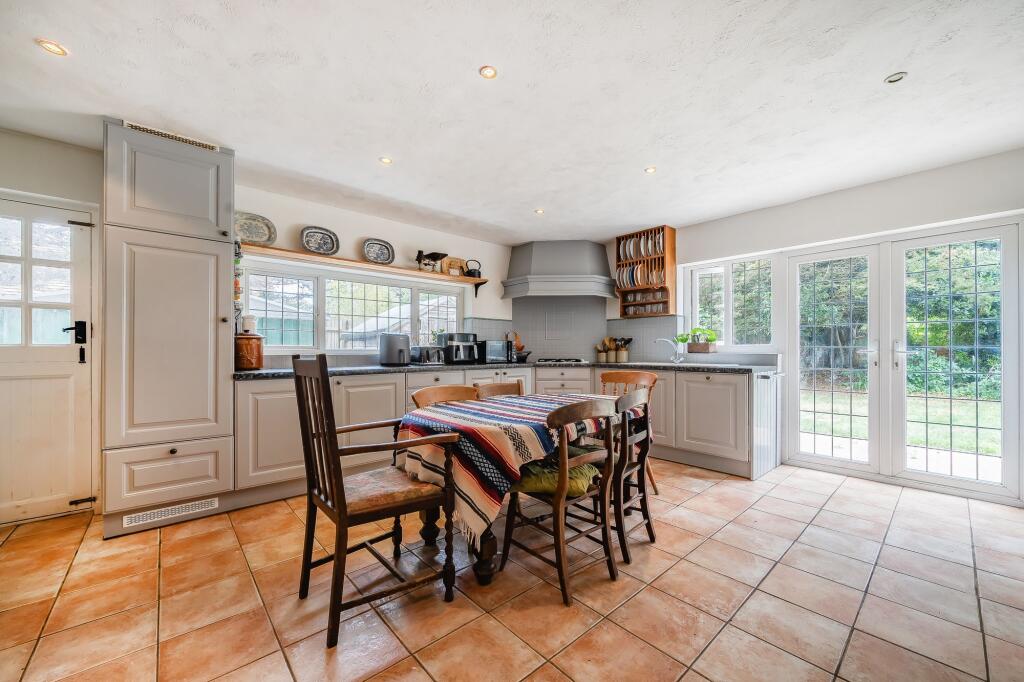 Kitchen/ Dining Room