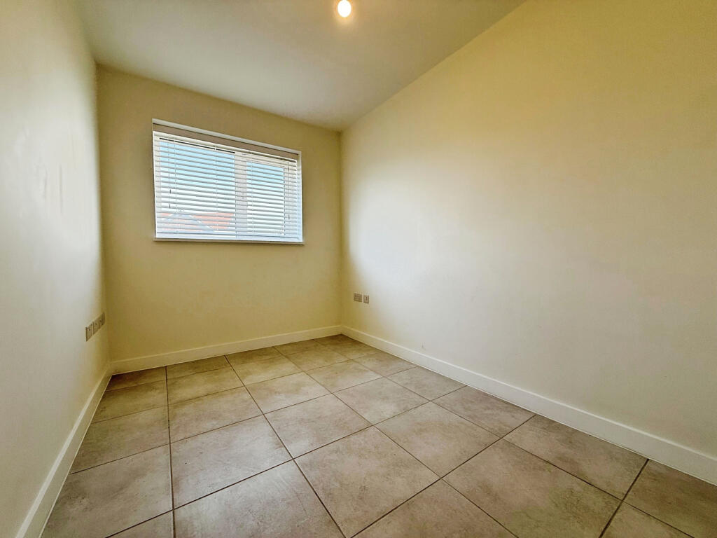 bedroom 4/office/study