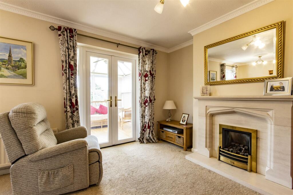 'L' Shaped Lounge/Diner