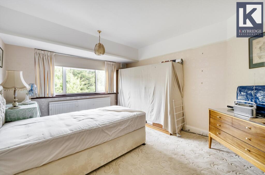 Stoneleigh Park Road, KT19 0RQ