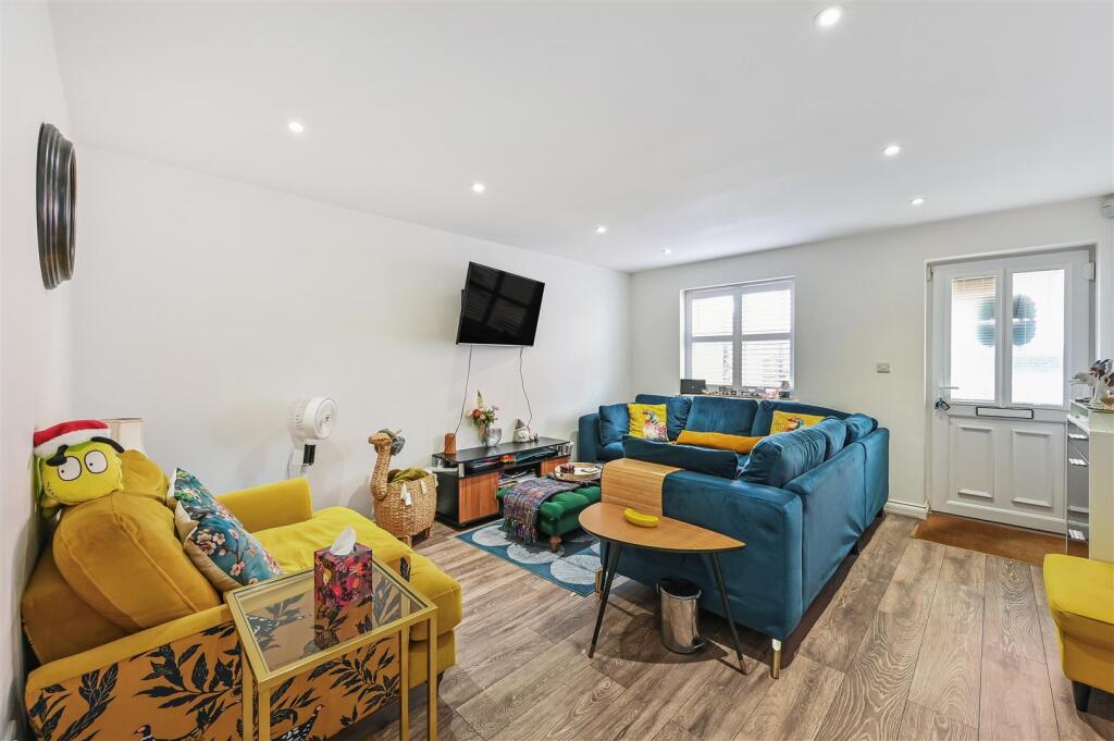 Living Room.jpg
