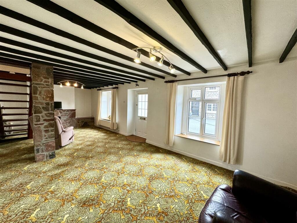 SITTING ROOM