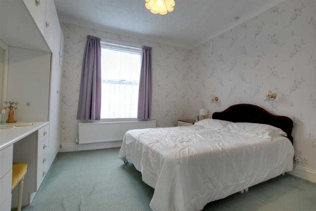 BEDROOM 3 (REAR)
