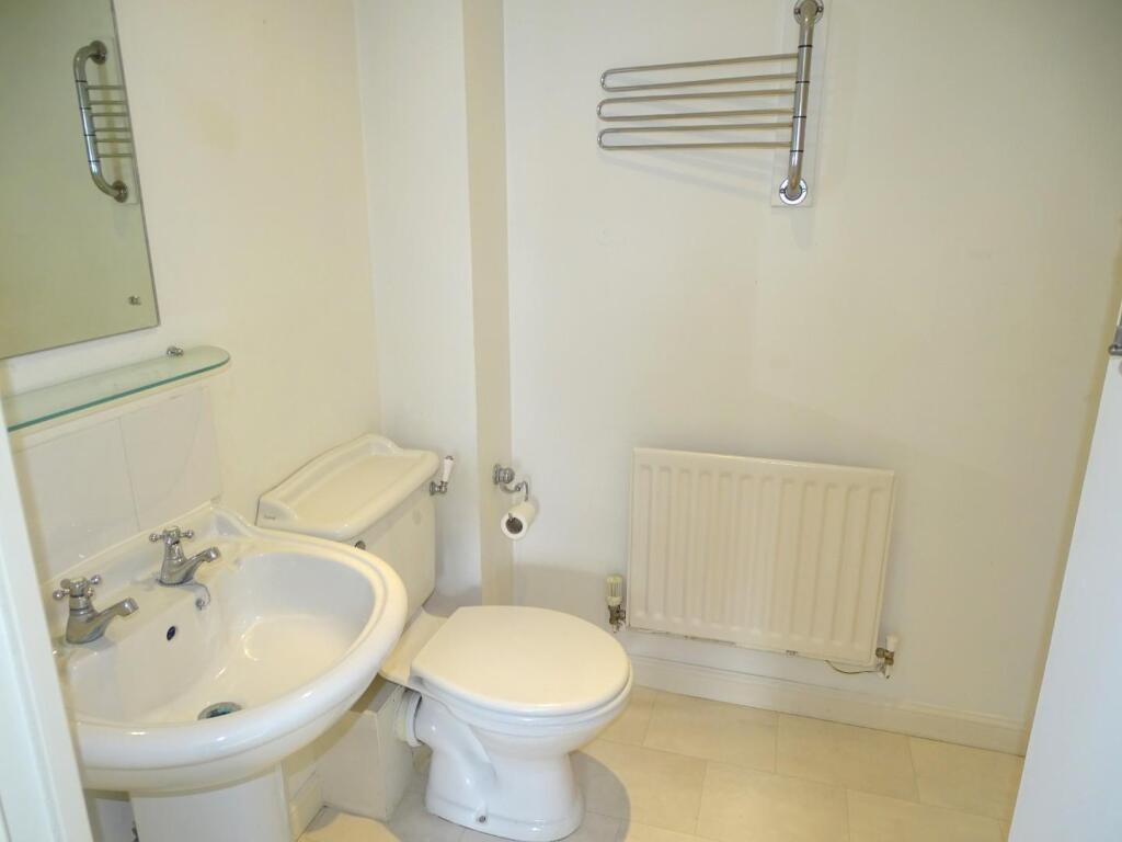 EN SUITE SHOWER ROOM