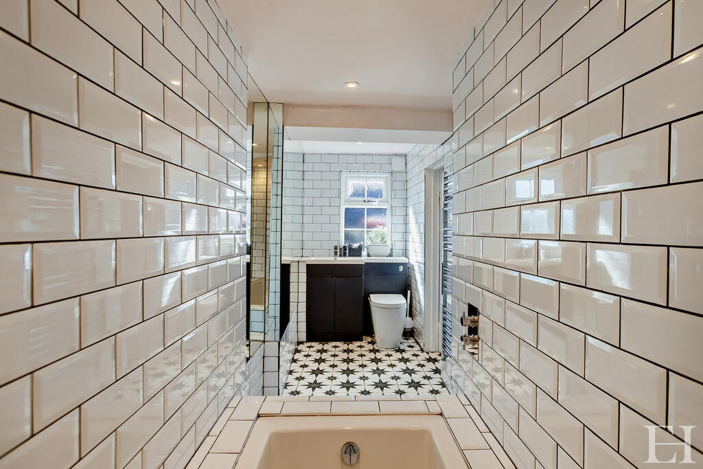 8638920-interiorW...
