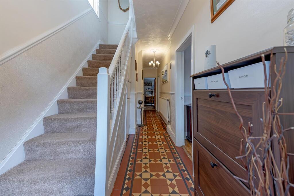 Hallway reception SAPL7708-20250718-DxO_DeepPRIME 