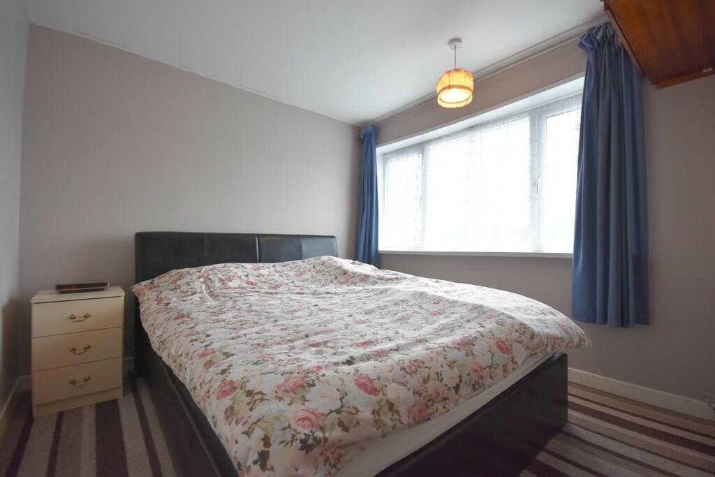 Bedroom 1-min
