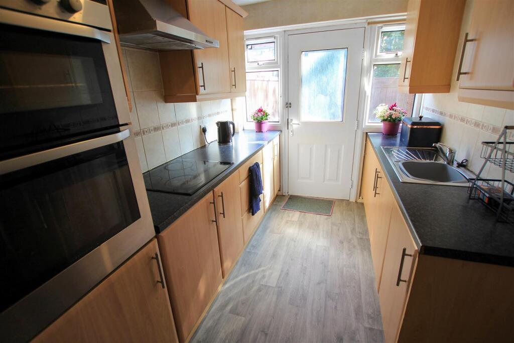 Kitchen (1).jpg