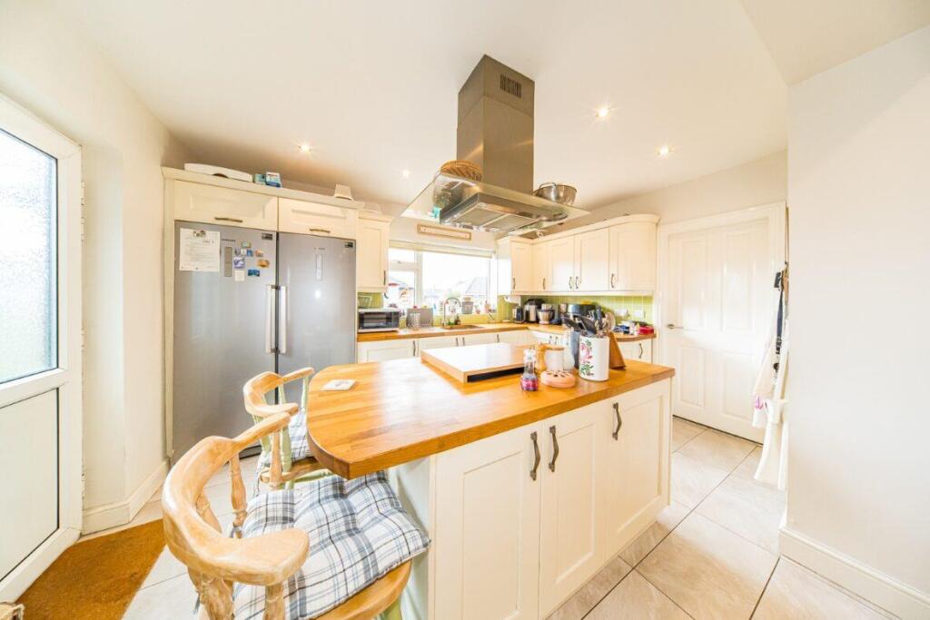 34 Manchester Road kitchen.jpg