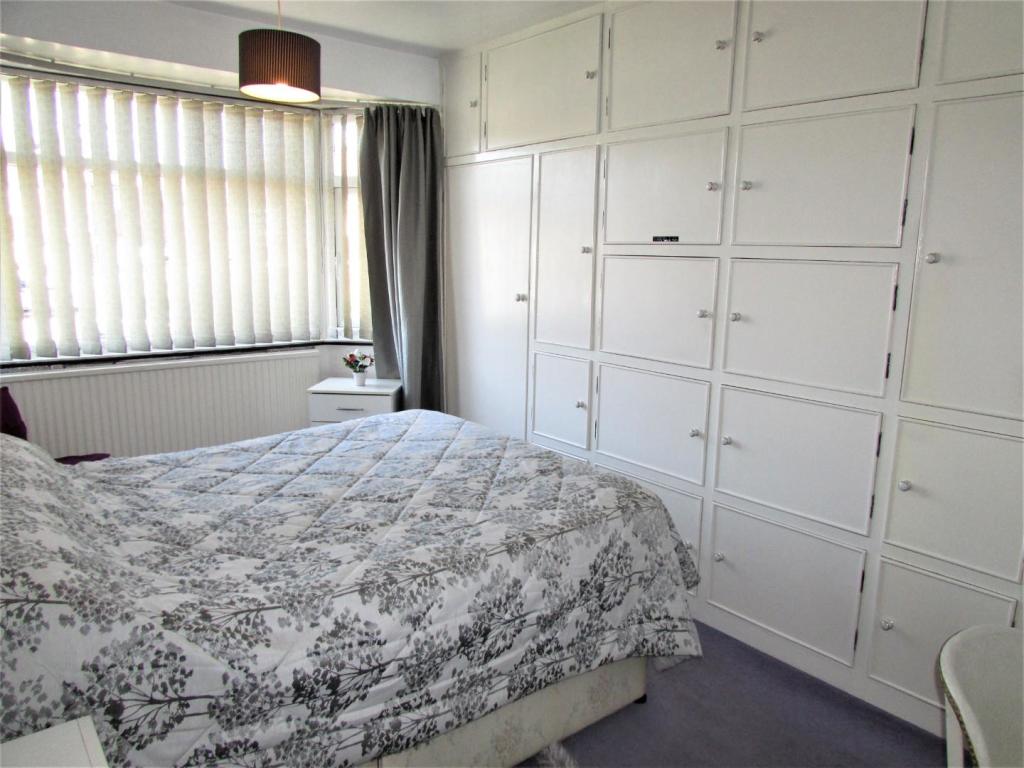 PeeblesDv7bed1.JPG