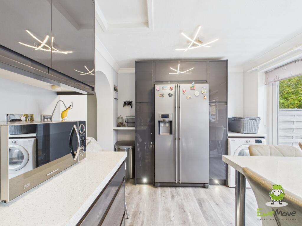 EweMove Estate Agents Basingstoke - Lea Close - Ki