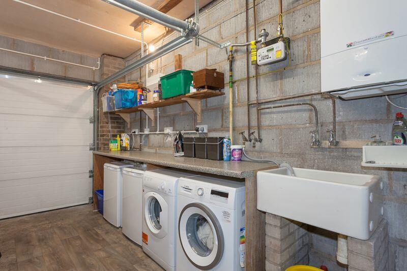 GARAGE UTILITY