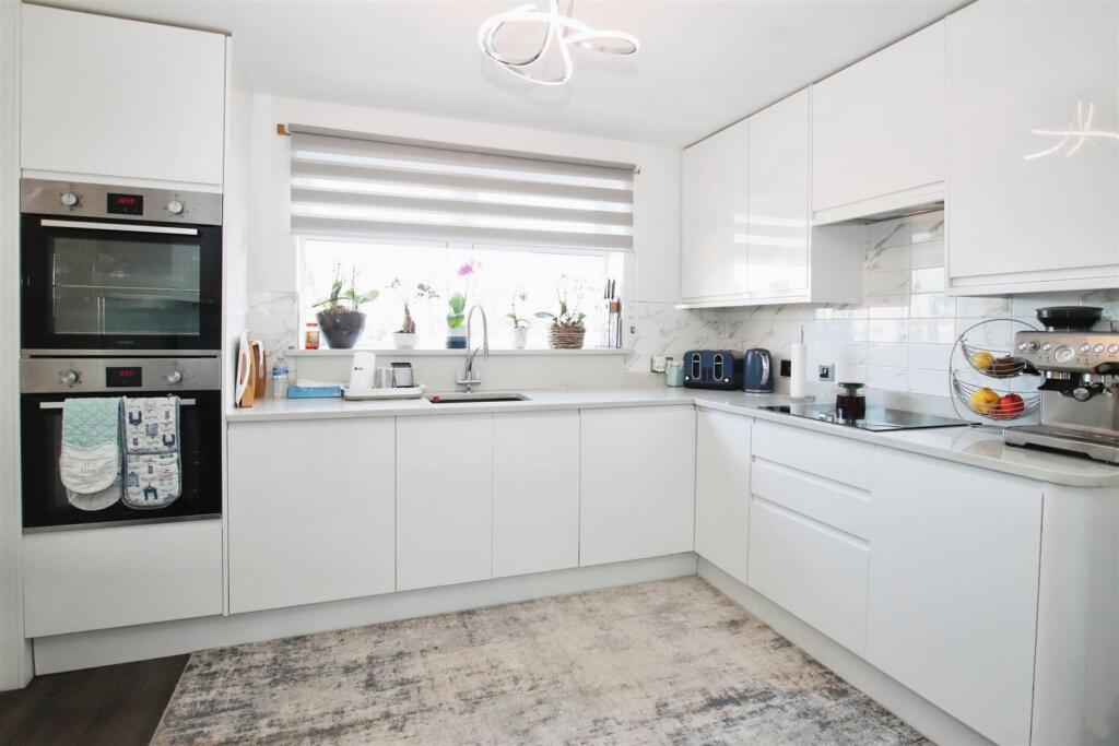 FITTED KITCHEN/BREAKFAST ROOM