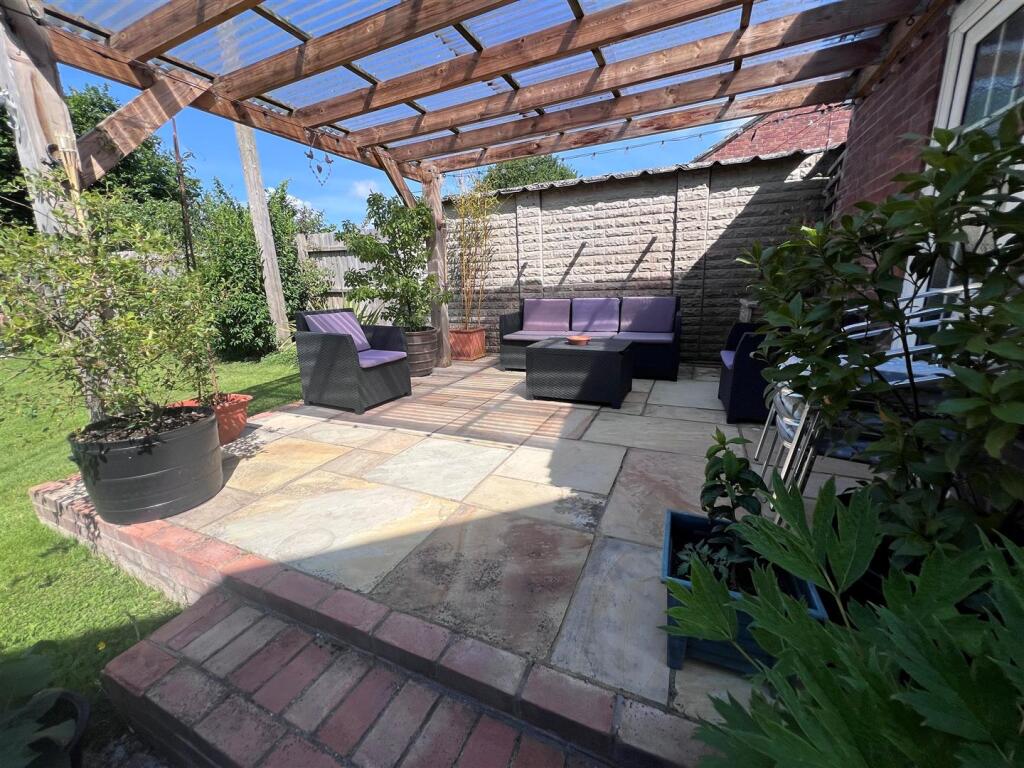 Patio area 1.jpg