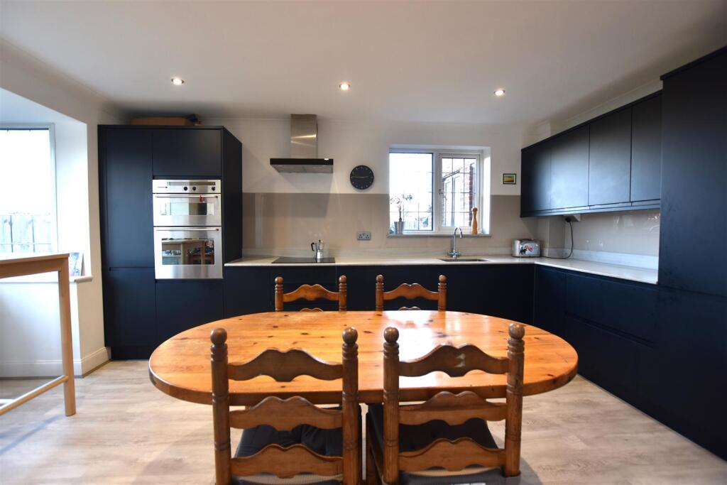 kitchen 2.JPG