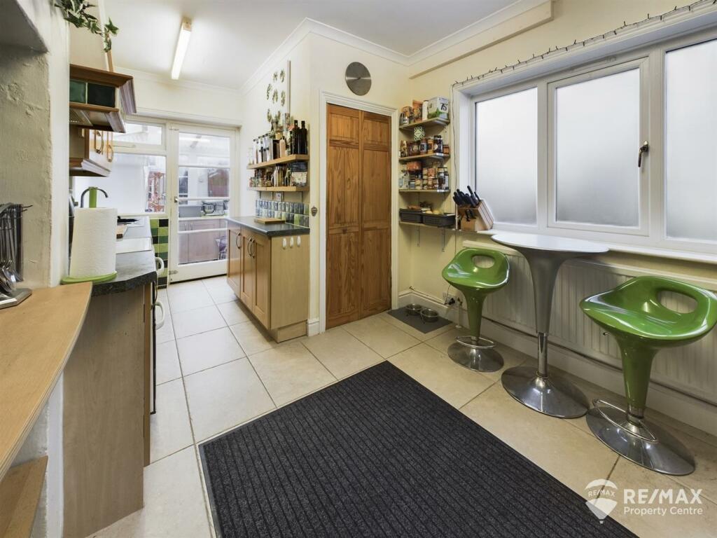 Kitchen (2).jpg