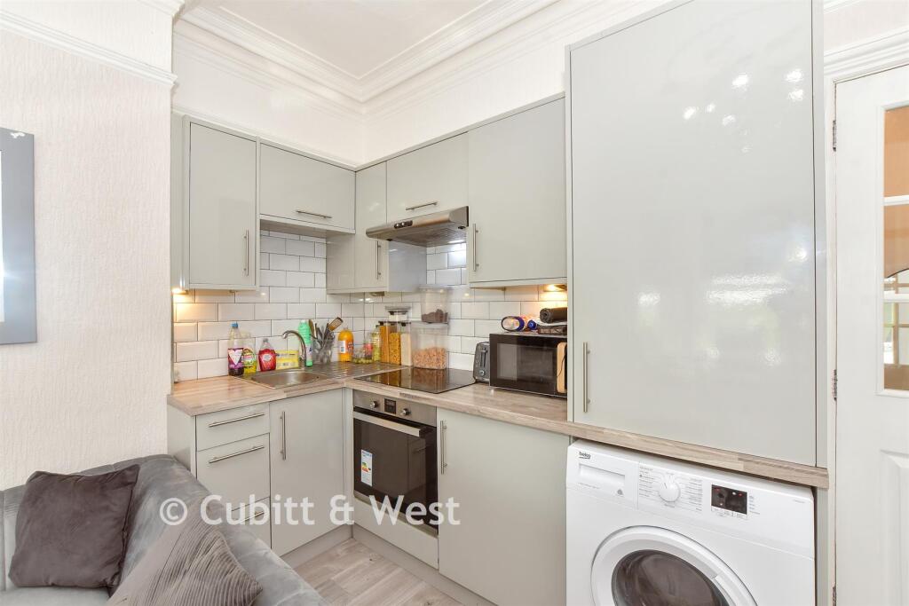 Lounge/Kitchen