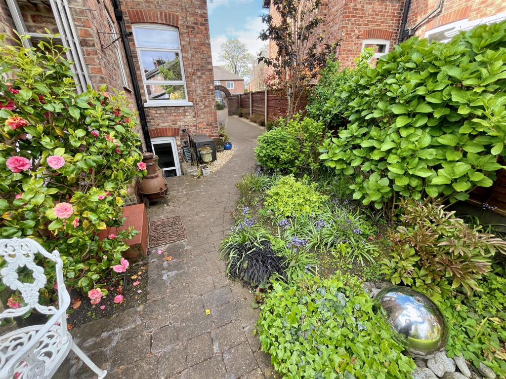 Gardens Aspect 6