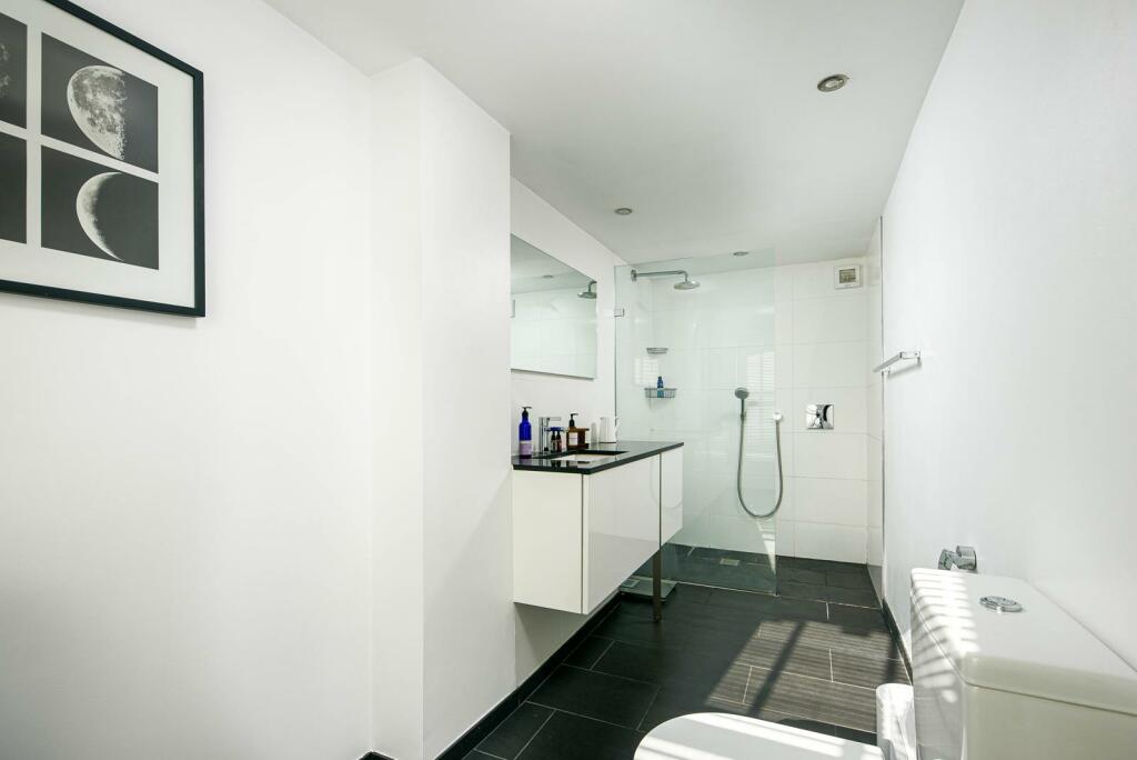 Bathroom1.jpg