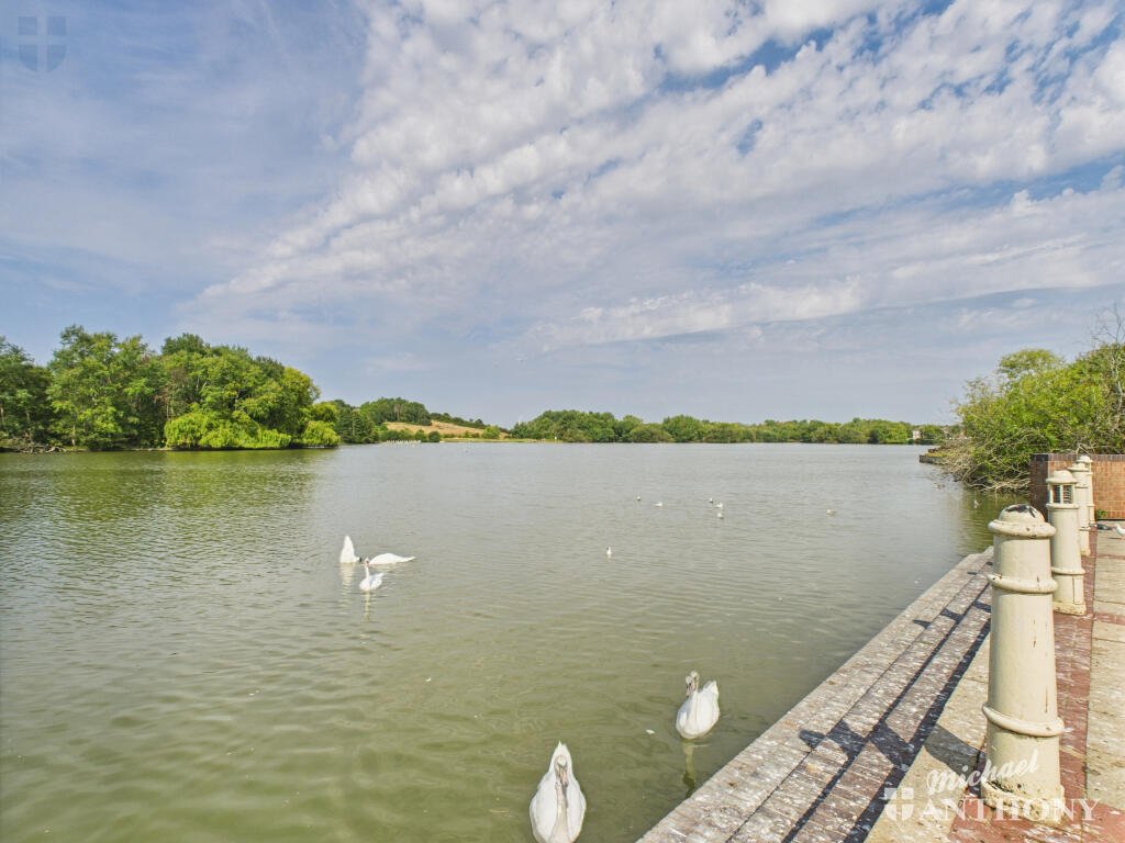 CAM03218G0-PR0739-STILL031